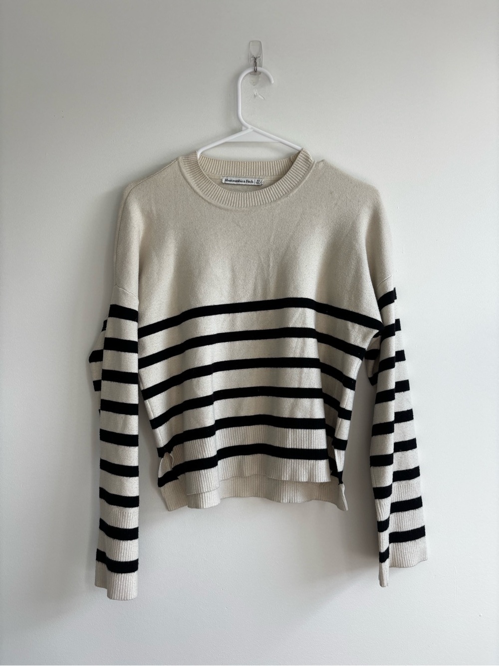 Abercrombie Classic Stripe Crewneck Sweater - White & Black XS